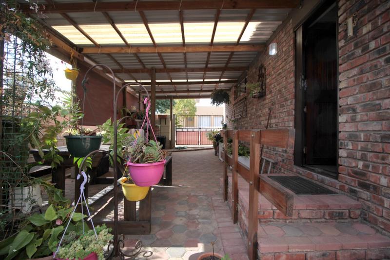 3 Bedroom Property for Sale in Fraaiuitsig Western Cape